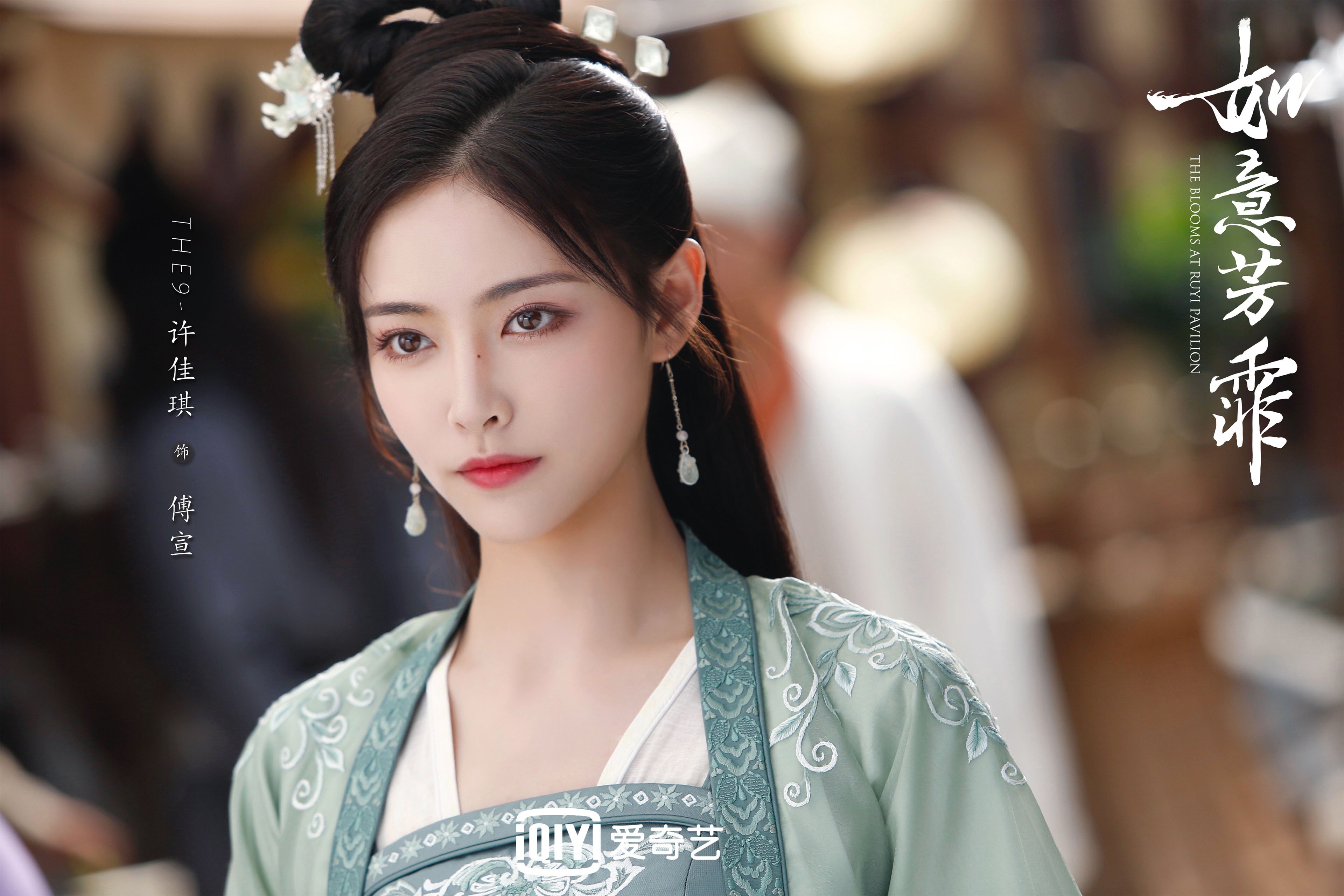 多位退役球员担任赛事评论嘉宾以专业视角解析战术发展趋势,退役球队