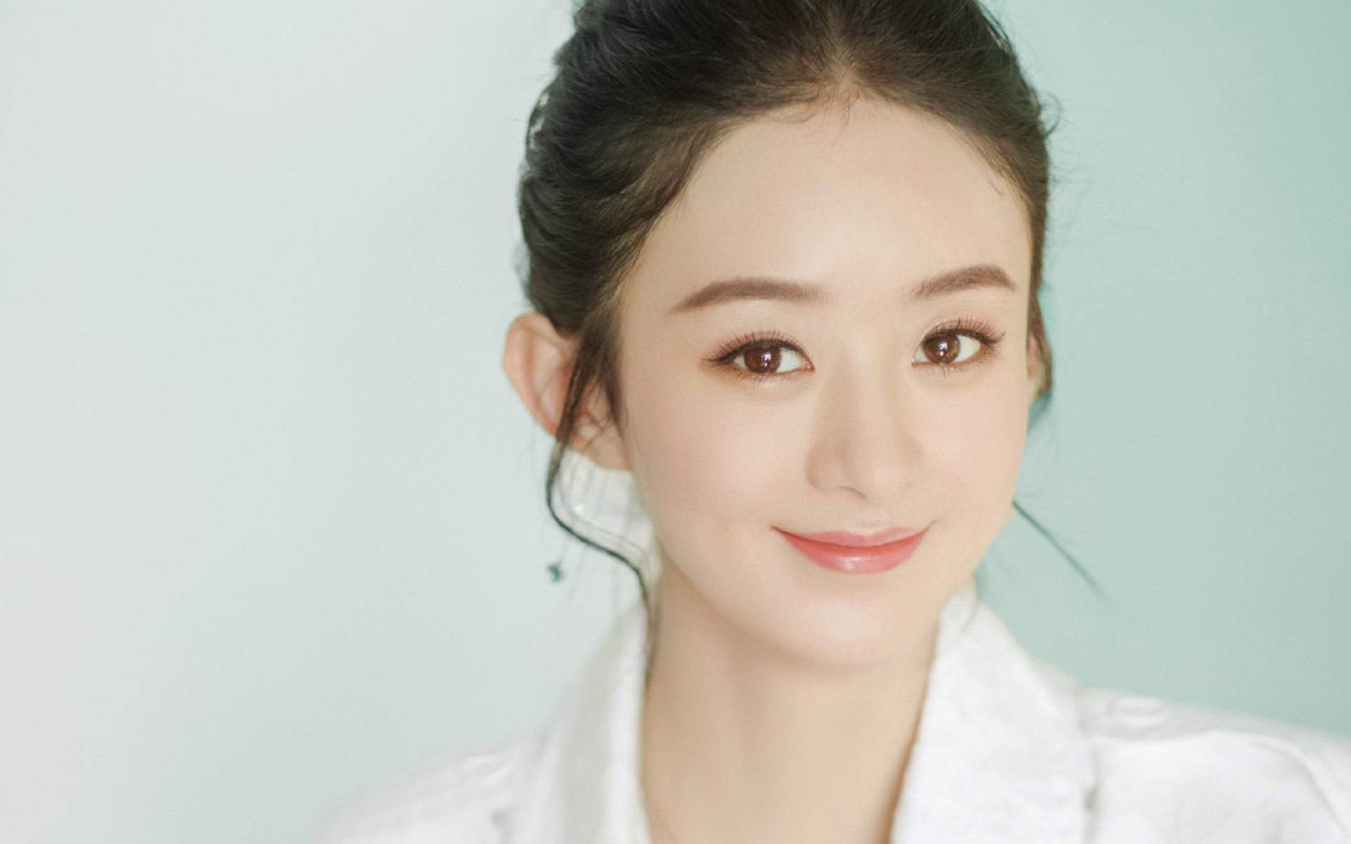 中国足球国家队积极参加国际交流，中国参加的足球